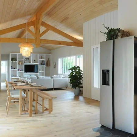 La Aux Oiseaux فيلة