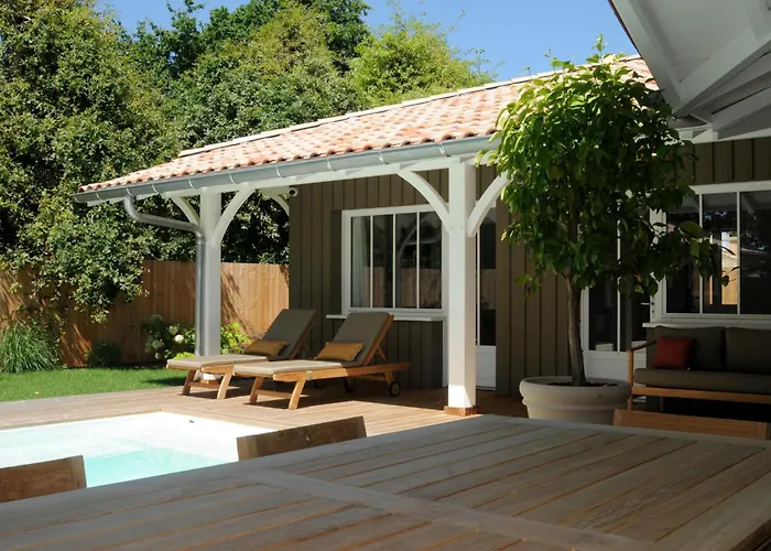 La Aux Oiseaux Villa *